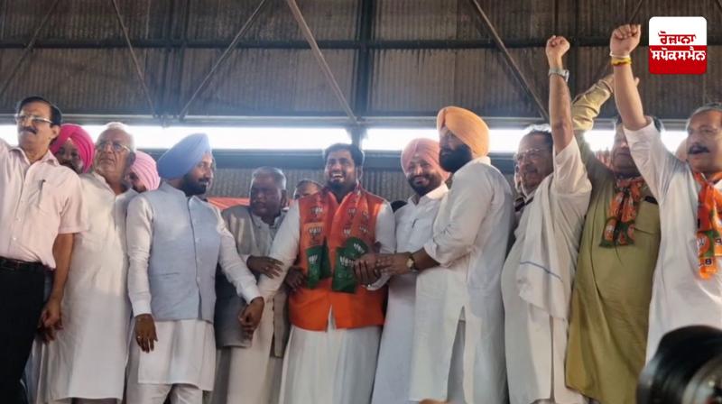 BJP receives response in Punjab, hundreds join BJP in presence of Ravneet Bittu BJP receives response in Punjab, hundreds join BJP in presence of Ravneet Bittu