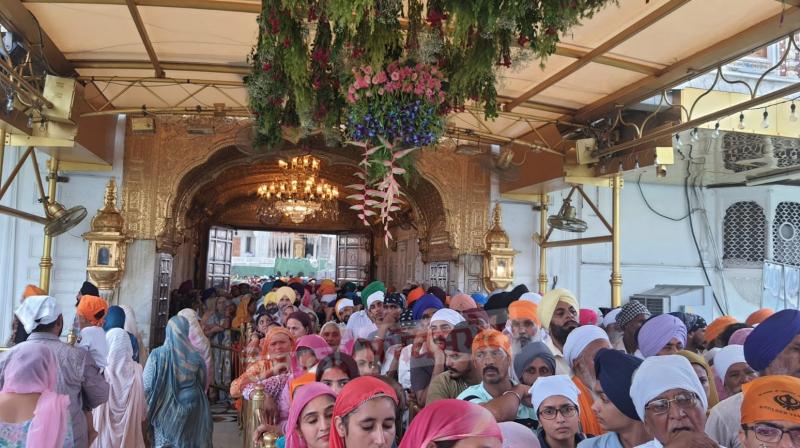 Floral decoration begins at Sachkhand Sri Harmandir Sahib ahead of the first Parkash Purb Floral decoration begins at Sachkhand Sri Harmandir Sahib ahead of the first Parkash Purb