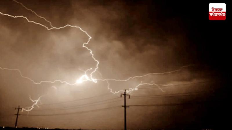 Lightning strikes Prayagraj News in punjabi Lightning strikes Prayagraj News in punjabi