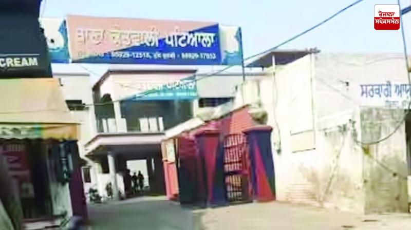 An attempt was made to set fire to the court employees who went to take possession of it by pouring alcohol on it An attempt was made to set fire to the court employees who went to take possession of it by pouring alcohol on it