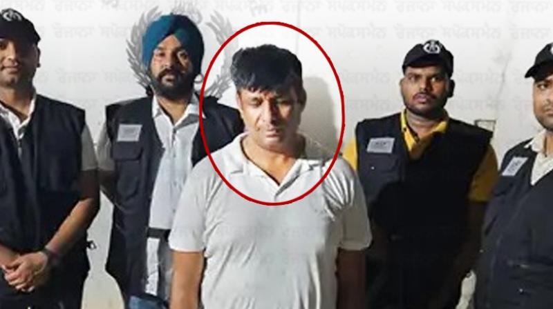 Fugitive smuggler of Haryana arrested from Chandigarh, Police seized liquor worth Rs. 1 crore Fugitive smuggler of Haryana arrested from Chandigarh, Police seized liquor worth Rs. 1 crore