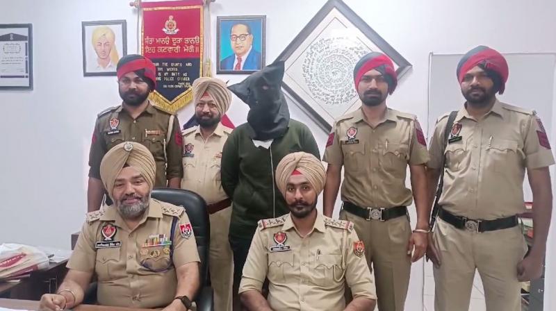 ਮੁਹਾਲੀ ਪੁਲਿਸ ਨੇ ਵਿਗਿਆਨੀ ਦੇ ਕਤਲ ਮਾਮਲੇ 'ਚ ਇੱਕ ਵਿਅਕਤੀ ਨੂੰ ਕੀਤਾ ਕਾਬੂ ਮੁਹਾਲੀ ਪੁਲਿਸ ਨੇ ਵਿਗਿਆਨੀ ਦੇ ਕਤਲ ਮਾਮਲੇ 'ਚ ਇੱਕ ਵਿਅਕਤੀ ਨੂੰ ਕੀਤਾ ਕਾਬੂ