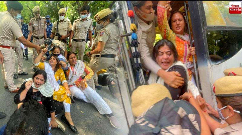 Mahila Congress protests outside PM residence over rising prices Mahila Congress protests outside PM residence over rising prices
