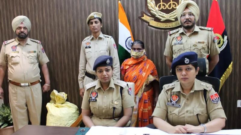  Woman going to supply ganja arrested along with 2 minor children