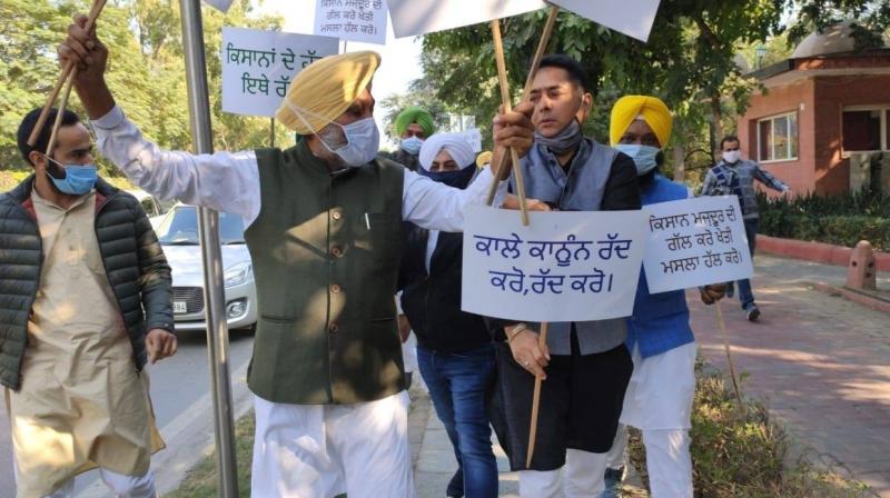 9 MLAs including Harpal Singh Cheema and Jarnail Singh detained by Delhi Police