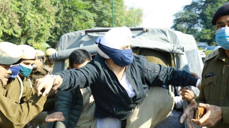 All AAP Punjab leaders and volunteers joined the farmers' struggle without flags and banners All AAP Punjab leaders and volunteers joined the farmers' struggle without flags and banners