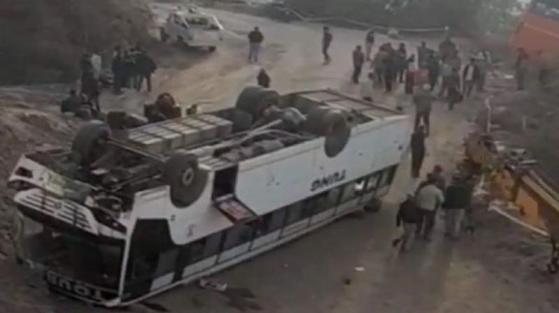 Bus going from Chandigarh to Manali overturned