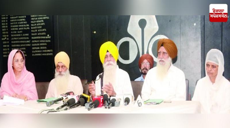 Writing insulting words for Sikh Gurus in a book published by SGPC is equivalent to blasphemy: Sirsa Writing insulting words for Sikh Gurus in a book published by SGPC is equivalent to blasphemy: Sirsa
