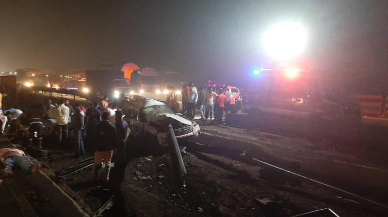 Mumbai Pune Expressway Road Accident