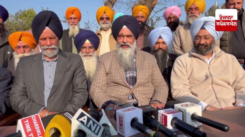 ਪ੍ਰੋ. ਪ੍ਰੇਮ ਸਿੰਘ ਚੰਦੂਮਾਜਰਾ ਪੱਤਰਕਾਰਾਂ ਨਾਲ ਗੱਲਬਾਤ ਕਰਦੇ ਹੋਏ ਪ੍ਰੋ. ਪ੍ਰੇਮ ਸਿੰਘ ਚੰਦੂਮਾਜਰਾ ਪੱਤਰਕਾਰਾਂ ਨਾਲ ਗੱਲਬਾਤ ਕਰਦੇ ਹੋਏ