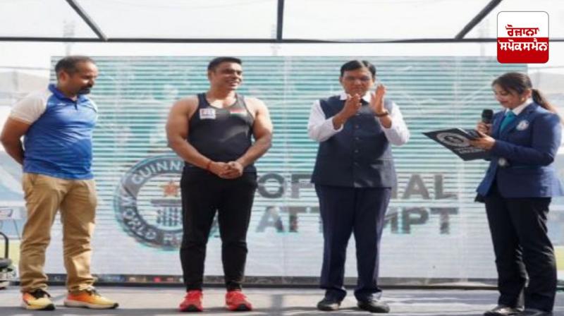 Rohtash Chaudhary did 847 push-ups while carrying a 27 kg weight on his back, creating a record