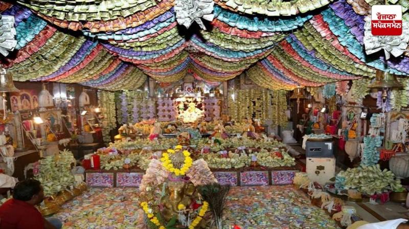 Mahalaxmi temple decorated with crores of rupees notes Mahalaxmi temple decorated with crores of rupees notes