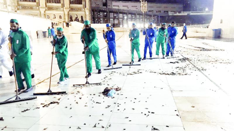 locust attack on the Mecca Masjid locust attack on the Mecca Masjid