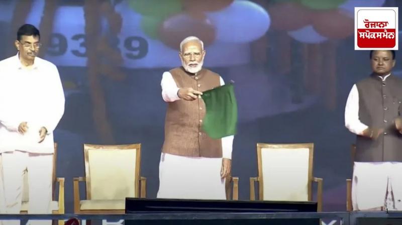 PM Modi flags off Pravasi Bharatiya Express PM Modi flags off Pravasi Bharatiya Express