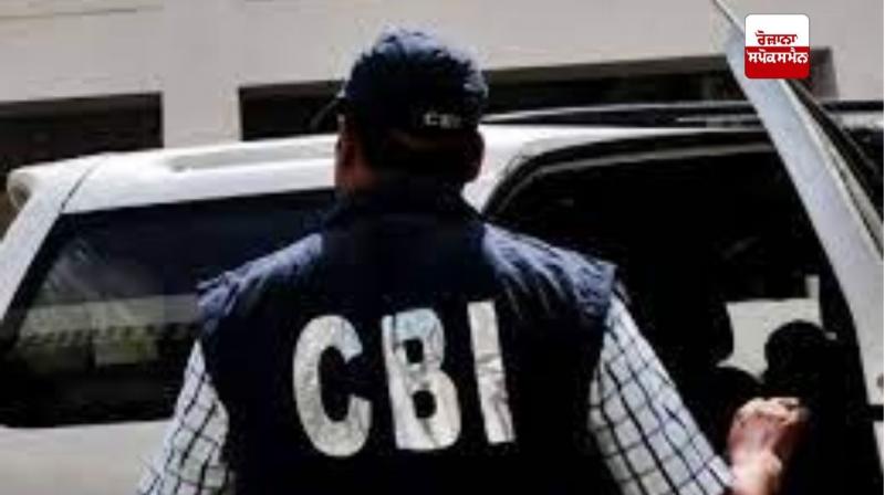 ਨਕਲੀ CBI ਅਫ਼ਸਰ ਬਣ ਕੇ ਛਾਪੇਮਾਰੀ ਕਰਨ ਆਏ ਬਦਮਾਸ਼ਾਂ ਨੇ 2.3 ਕਰੋੜ ਰੁਪਏ ਲੁੱਟੇ ਨਕਲੀ CBI ਅਫ਼ਸਰ ਬਣ ਕੇ ਛਾਪੇਮਾਰੀ ਕਰਨ ਆਏ ਬਦਮਾਸ਼ਾਂ ਨੇ 2.3 ਕਰੋੜ ਰੁਪਏ ਲੁੱਟੇ