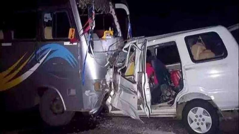 Accident due to negligence: SUV Collision in the children, 11 died Accident due to negligence: SUV Collision in the children, 11 died