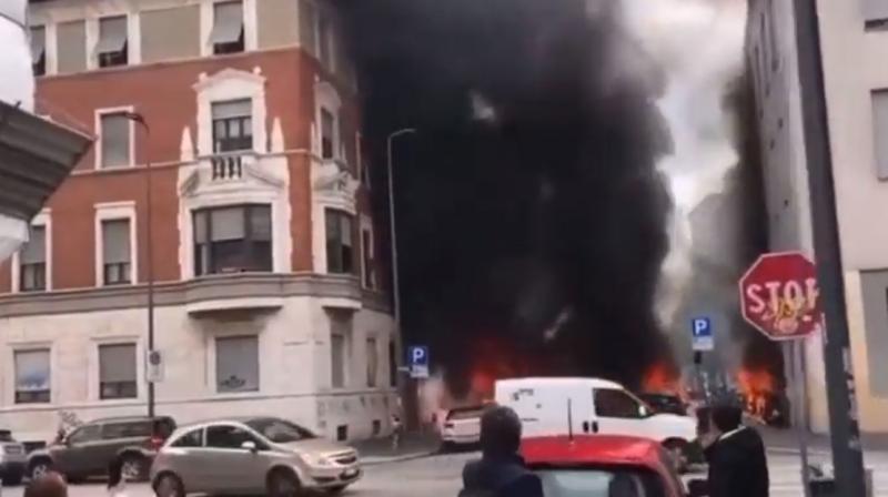 Explosion in centre of Milan leaves several vehicles on fire Explosion in centre of Milan leaves several vehicles on fire