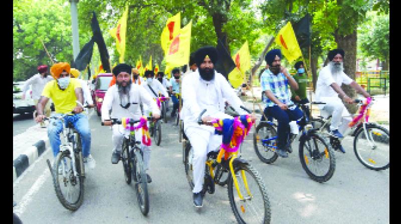 ਕਿਸਾਨ ਵਿਰੋਧੀ ਬਿਲ ਨੂੰ ਰੱਦ ਕਰਵਾਉਣ ਲਈ ਬੈਂਸ ਭਰਾਵਾਂ ਨੇ ਕੱਢੀ ਸਾਈਕਲ ਰੈਲੀ ਕਿਸਾਨ ਵਿਰੋਧੀ ਬਿਲ ਨੂੰ ਰੱਦ ਕਰਵਾਉਣ ਲਈ ਬੈਂਸ ਭਰਾਵਾਂ ਨੇ ਕੱਢੀ ਸਾਈਕਲ ਰੈਲੀ