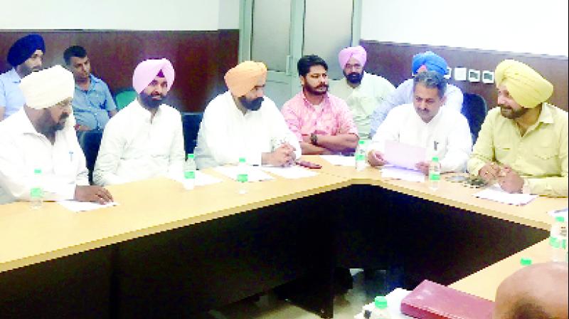 Navjot Singh Sidhu addressing a meeting