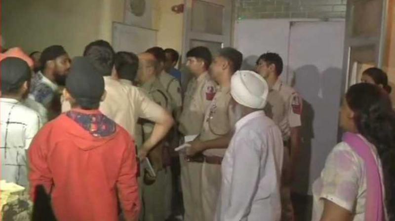 Dehli Tilak Vihar Police Station Minor Girl Suicide Case Dehli Tilak Vihar Police Station Minor Girl Suicide Case