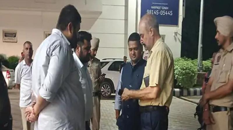 22 lakh stolen from Range Rover in Ludhiana 22 lakh stolen from Range Rover in Ludhiana