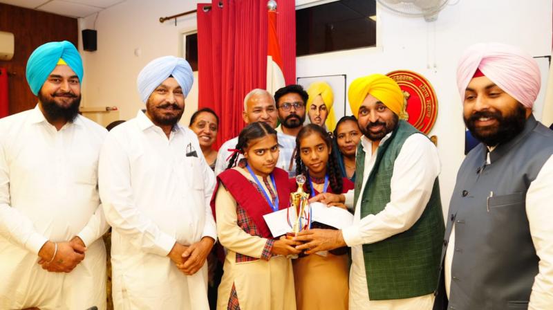 CM felicitates toppers of 8th exam with cash award of Rs 51,000 each