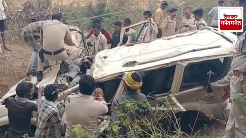 Madhya Pradesh: SUV falls off bridge into dry river, eight dead, six injured Madhya Pradesh: SUV falls off bridge into dry river, eight dead, six injured