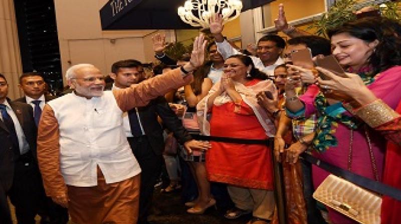 Modi craze in Indonesia, Crowd gathered for Selfie Modi craze in Indonesia, Crowd gathered for Selfie