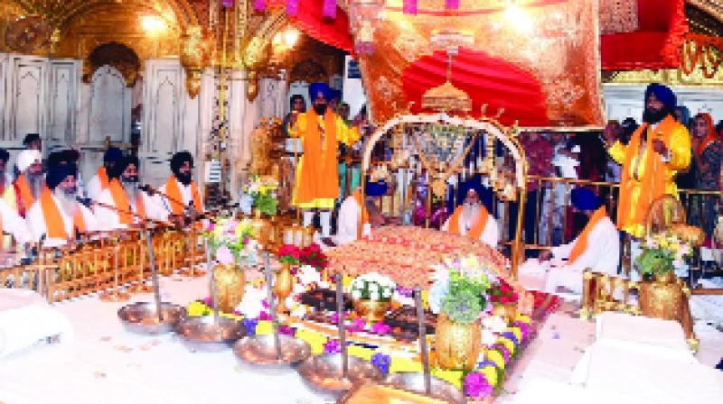 ਪ੍ਰਕਾਸ਼ ਦਿਹਾੜੇ ਮੌਕੇ ਸ੍ਰੀ ਦਰਬਾਰ ਸਾਹਿਬ ਵਿਖੇ ਸਜਾਏ ਗਏ ਜਲੌਅ ਦਾ ਦ੍ਰਿਸ਼।