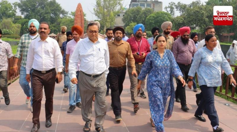 ਸ੍ਰੀ ਦਰਬਾਰ ਸਾਹਿਬ ਨੂੰ ਜਾਣ ਵਾਲੇ ਰਸਤੇ 'ਤੇ ਪਲਾਸਟਿਕ 'ਤੇ ਲੱਗੀ ਪਾਬੰਦੀ ਸ੍ਰੀ ਦਰਬਾਰ ਸਾਹਿਬ ਨੂੰ ਜਾਣ ਵਾਲੇ ਰਸਤੇ 'ਤੇ ਪਲਾਸਟਿਕ 'ਤੇ ਲੱਗੀ ਪਾਬੰਦੀ