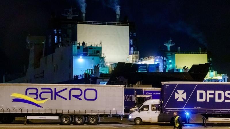 25 migrants found in refrigerated container heading to UK 25 migrants found in refrigerated container heading to UK