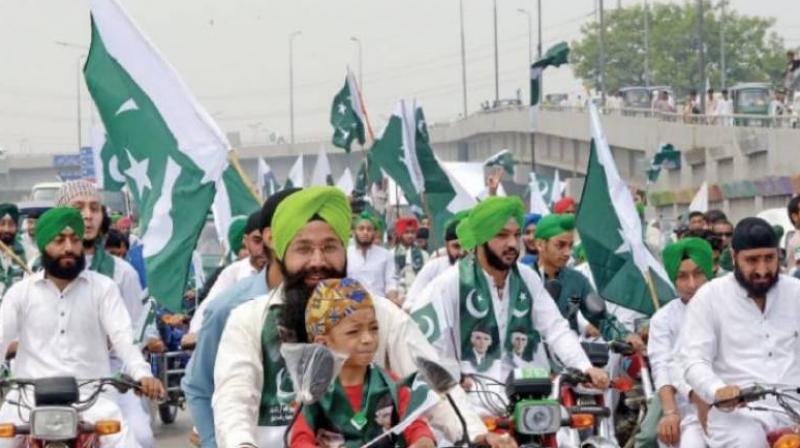 In Peshawar the Sikhs got the rebate of wearing helmets In Peshawar the Sikhs got the rebate of wearing helmets