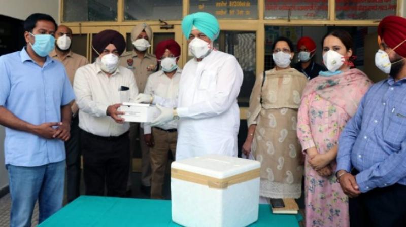 100 ਪੀਪੀਈ ਕਿੱਟਾਂ, 200 ਸੈਨੀਟਾਈਜ਼ਰ ਅਤੇ 500 ਥ੍ਰੀ ਲੇਅਰ ਮਾਸਕ ਸੌਂਪੇ 100 ਪੀਪੀਈ ਕਿੱਟਾਂ, 200 ਸੈਨੀਟਾਈਜ਼ਰ ਅਤੇ 500 ਥ੍ਰੀ ਲੇਅਰ ਮਾਸਕ ਸੌਂਪੇ