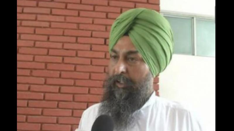 ਮੁਲਾਜ਼ਮਾਂ ਦੀਆਂ ਤਨਖ਼ਾਹਾਂ 'ਤੇ ਕੱਟ ਲਾਉਣ ਬਜਾਏ ਇਕ ਤੋਂ ਵੱਧ ਪੈਨਸ਼ਨ ਵਾਲੀ ਸਕੀਮ ਬੰਦ ਕੀਤੀ ਜਾਵੇ : ਸੰਧਵਾਂ ਮੁਲਾਜ਼ਮਾਂ ਦੀਆਂ ਤਨਖ਼ਾਹਾਂ 'ਤੇ ਕੱਟ ਲਾਉਣ ਬਜਾਏ ਇਕ ਤੋਂ ਵੱਧ ਪੈਨਸ਼ਨ ਵਾਲੀ ਸਕੀਮ ਬੰਦ ਕੀਤੀ ਜਾਵੇ : ਸੰਧਵਾਂ