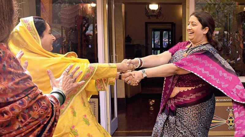 Harsimrat Kaur Badal & Smriti Irani Dance Harsimrat Kaur Badal & Smriti Irani Dance