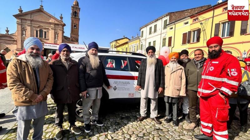 ਗੁਰਦੁਆਰਾ ਸਾਹਿਬ ਦੀ ਪ੍ਰਬੰਧਕ ਕਮੇਟੀ ਗੱਡੀਆ ਭੇਟ ਕਰਦੇ ਹੋਏ ਗੁਰਦੁਆਰਾ ਸਾਹਿਬ ਦੀ ਪ੍ਰਬੰਧਕ ਕਮੇਟੀ ਗੱਡੀਆ ਭੇਟ ਕਰਦੇ ਹੋਏ