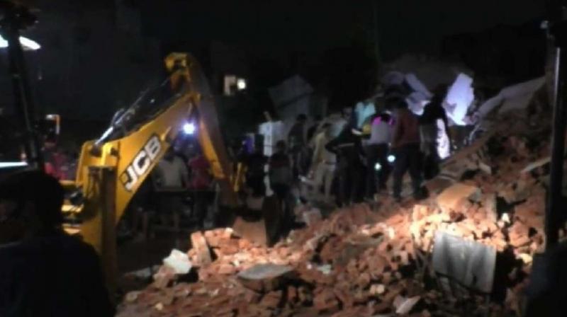 3 dead after building collapsed in gujarat