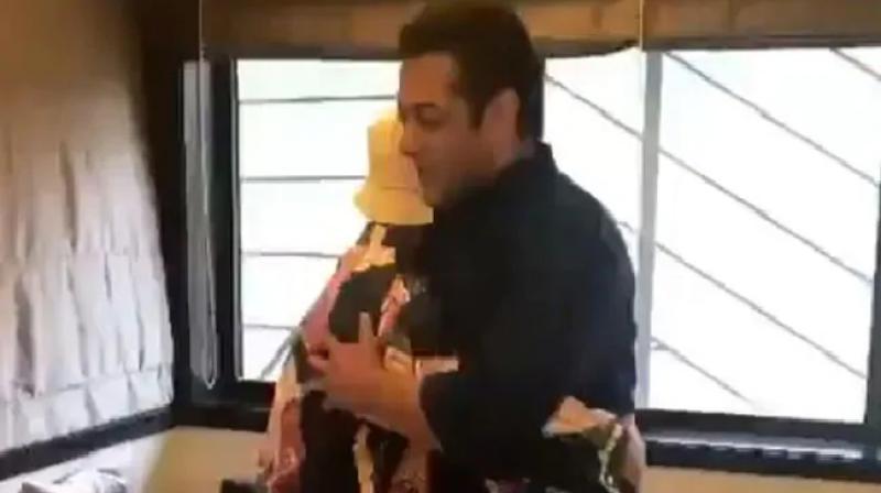 Salman Khan chinese fan video viral come to India to meet him Bharat