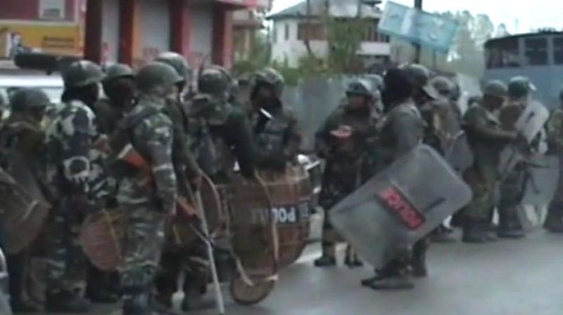 Taliban attack Afghan district compound, killing 15 Taliban attack Afghan district compound, killing 15