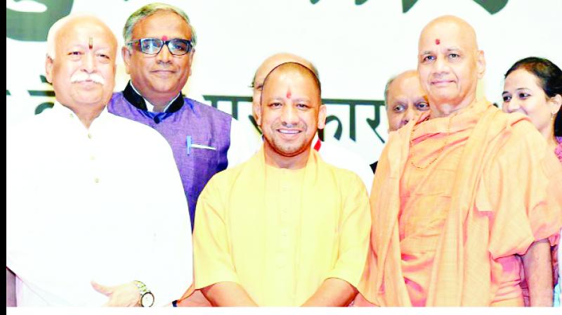 Yogi with RSS leaders Yogi with RSS leaders