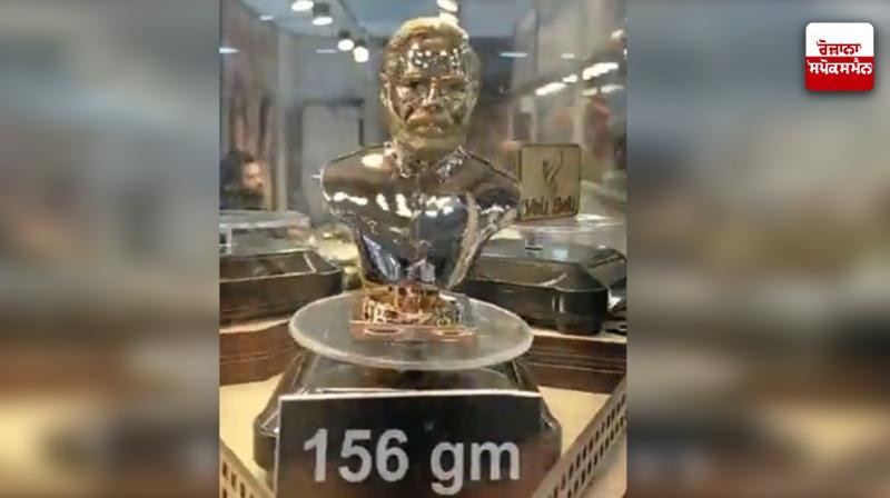 Mumbai- PM Narendra Modi statue made of 156 gram gold Mumbai- PM Narendra Modi statue made of 156 gram gold