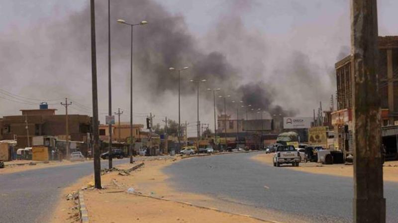 Sudanese army, paramilitaries clash in Khartoum