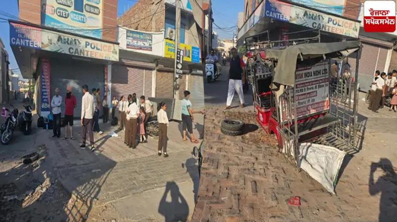 An e-rickshaw carrying school children overturned in Abohar