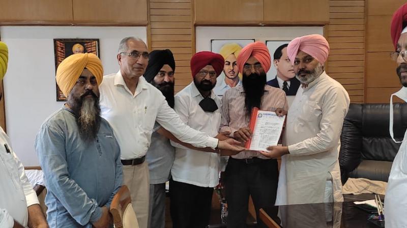 Finance Minister Assures Implementation Of Sixth Pay Commission For Regular And Pensioners Of Aided Schools Finance Minister Assures Implementation Of Sixth Pay Commission For Regular And Pensioners Of Aided Schools