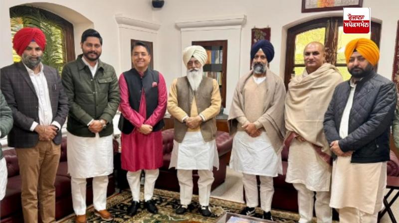 ‘‘ਆਪ’’ ਪੰਜਾਬ ਦੇ ਪ੍ਰਧਾਨ ਅਮਨ ਅਰੋੜਾ ਨੇ ਡੇਰਾ ਬਿਆਸ ਮੁਖੀ ਬਾਬਾ ਗੁਰਿੰਦਰ ਸਿੰਘ ਢਿੱਲੋਂ ਦਾ ਲਿਆ ਅਸ਼ੀਰਵਾਦ ‘‘ਆਪ’’ ਪੰਜਾਬ ਦੇ ਪ੍ਰਧਾਨ ਅਮਨ ਅਰੋੜਾ ਨੇ ਡੇਰਾ ਬਿਆਸ ਮੁਖੀ ਬਾਬਾ ਗੁਰਿੰਦਰ ਸਿੰਘ ਢਿੱਲੋਂ ਦਾ ਲਿਆ ਅਸ਼ੀਰਵਾਦ