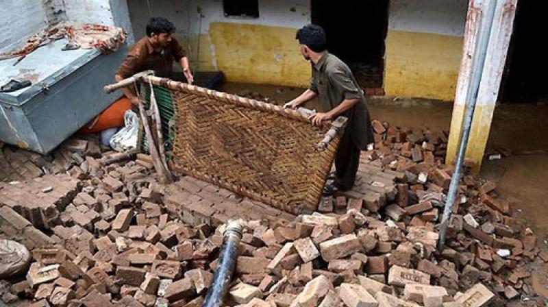 Roof collapse kills 6 in Pakistan Roof collapse kills 6 in Pakistan