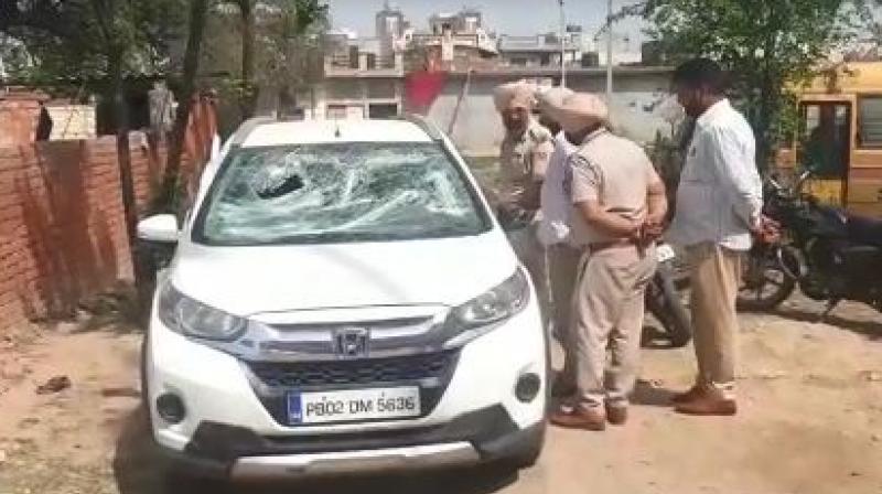 Congress leader and his son attacked by unknown persons in Amritsar Congress leader and his son attacked by unknown persons in Amritsar