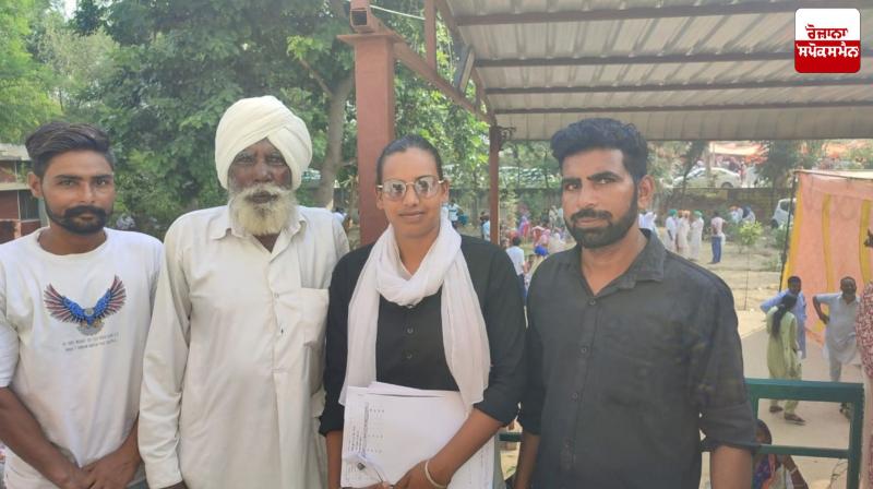 A 21-year-old girl filled the sarpanchi papers in village Nainewal Barnala News A 21-year-old girl filled the sarpanchi papers in village Nainewal Barnala News