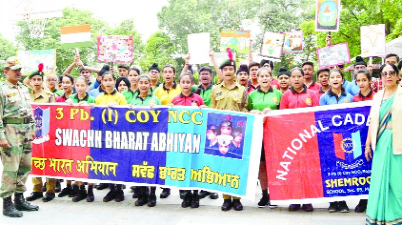Students taking out a rally under Swachh Bharat Abhiyan Students taking out a rally under Swachh Bharat Abhiyan