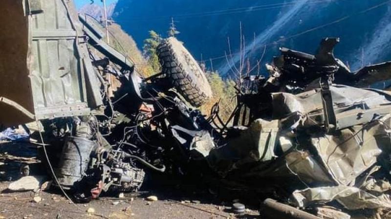 Army truck fell into ditch, 16 jawans died, 4 injured Army truck fell into ditch, 16 jawans died, 4 injured